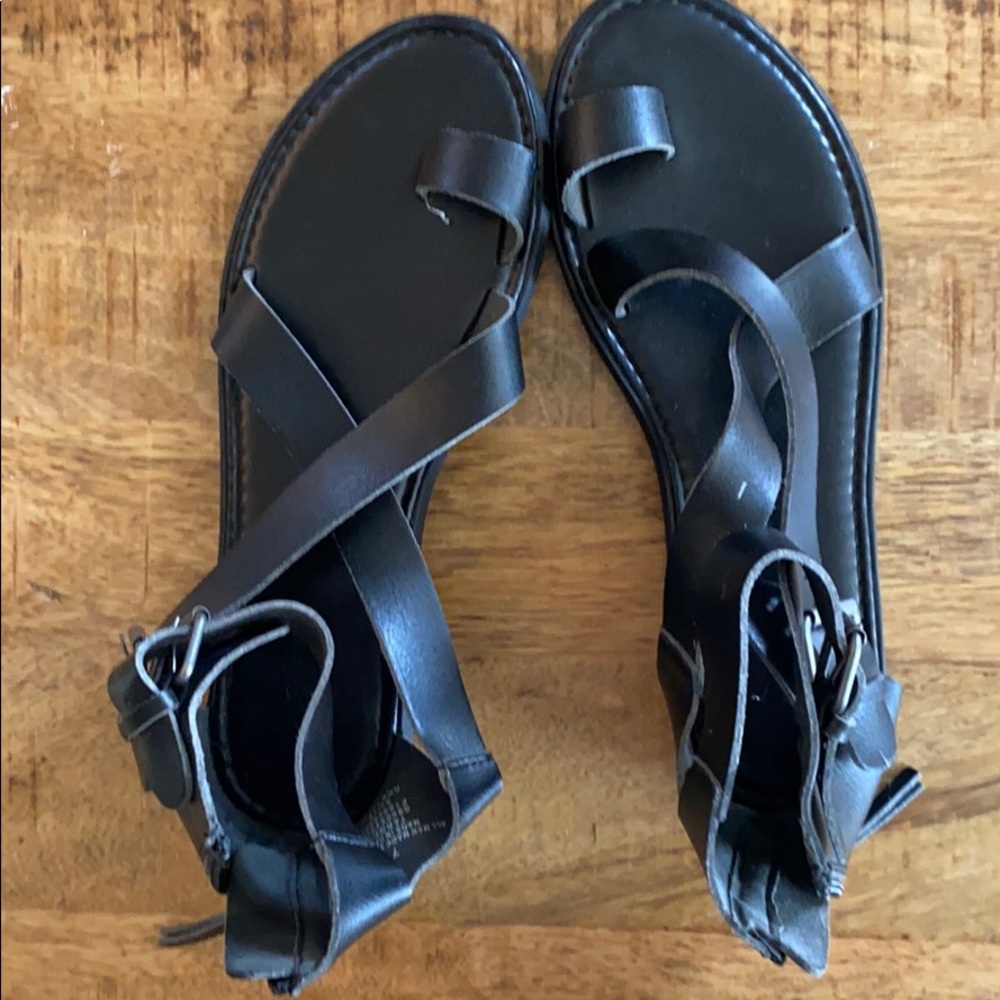 Black sandals very cute Barely worn